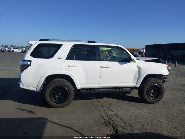 Toyota 4RUNNER SR5 2019 JTEBU5JR0K5656367 Image 14