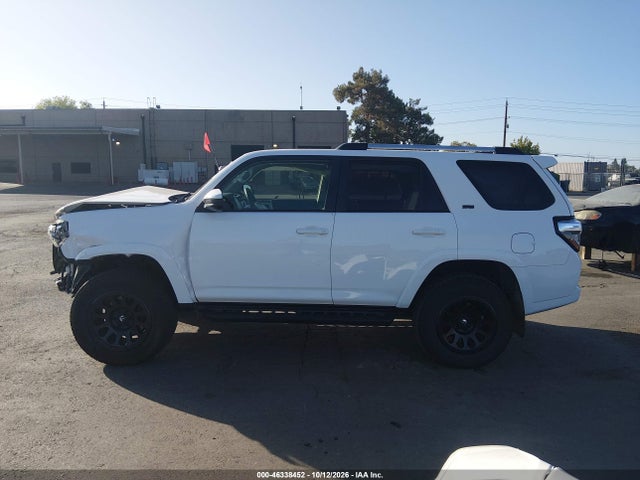 Toyota 4RUNNER SR5 2019 JTEBU5JR0K5656367 Image 15