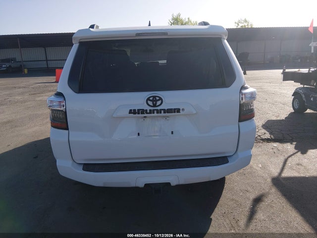 Toyota 4RUNNER SR5 2019 JTEBU5JR0K5656367 Image 17