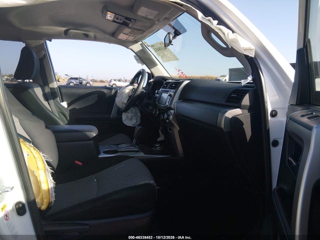 Toyota 4RUNNER SR5 2019 JTEBU5JR0K5656367 Image 5