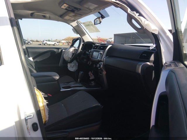 Toyota 4RUNNER SR5 2019 JTEBU5JR0K5656367 Image 8