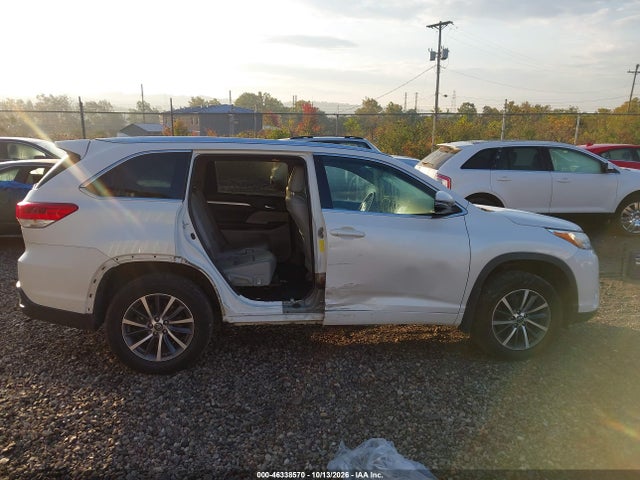 Продаж на аукціоні авто 2017 Toyota Highlander Xle, vin: 5TDJZRFH5HS400463, номер лоту: 46338570