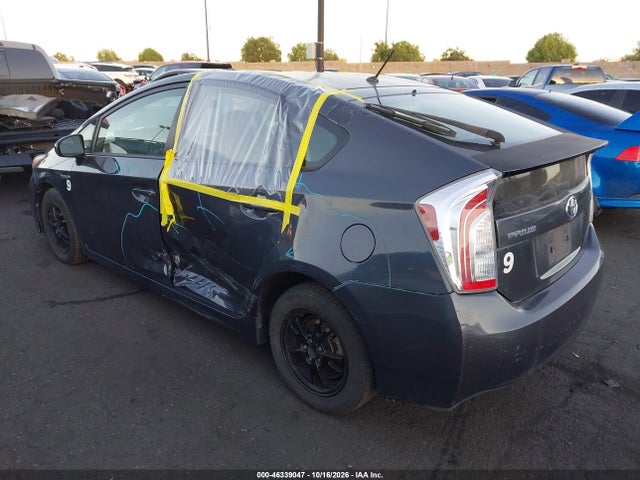 Toyota Prius Two 2014 JTDKN3DU6E0374449 Image 3