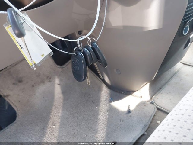 46339398 :رقم المزاد ، 5TDKK4CCXAS303379 vin ، 2010 Toyota Sienna Le مزاد بيع