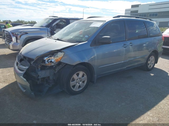 46339398 :رقم المزاد ، 5TDKK4CCXAS303379 vin ، 2010 Toyota Sienna Le مزاد بيع