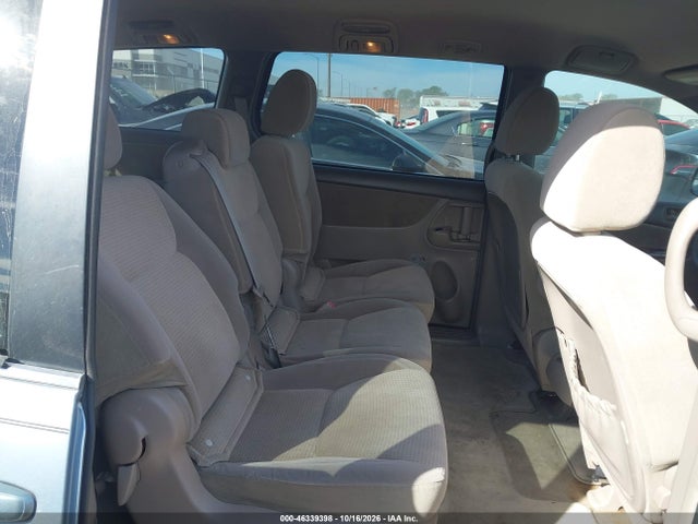 46339398 :رقم المزاد ، 5TDKK4CCXAS303379 vin ، 2010 Toyota Sienna Le مزاد بيع