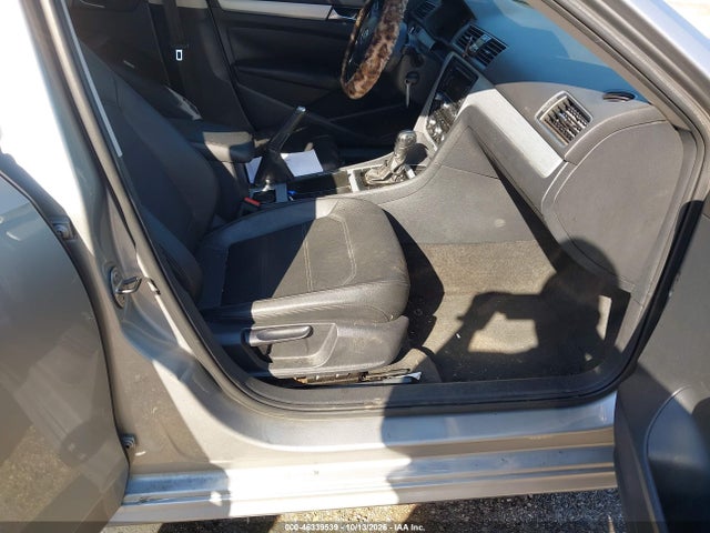 2012 Volkswagen Passat 2.5l Se მანქანა იყიდება აუქციონზე, vin: 1VWBP7A33CC044967, აუქციონის ნომერი: 46339539