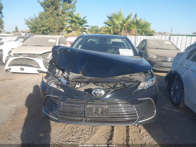 46339562 :رقم المزاد ، 4T1C11AK8NU634507 vin ، 2022 Toyota Camry Le مزاد بيع