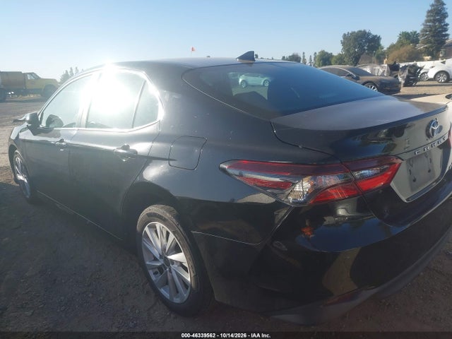 46339562 :رقم المزاد ، 4T1C11AK8NU634507 vin ، 2022 Toyota Camry Le مزاد بيع