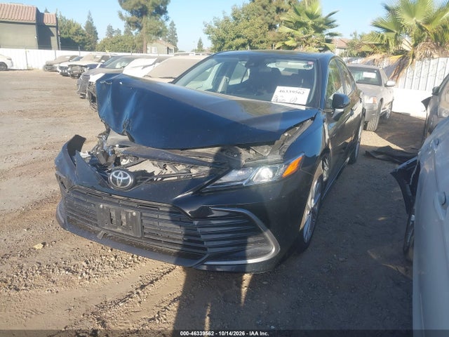 46339562 :رقم المزاد ، 4T1C11AK8NU634507 vin ، 2022 Toyota Camry Le مزاد بيع