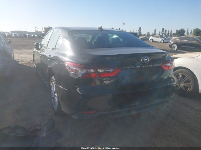 46339562 :رقم المزاد ، 4T1C11AK8NU634507 vin ، 2022 Toyota Camry Le مزاد بيع