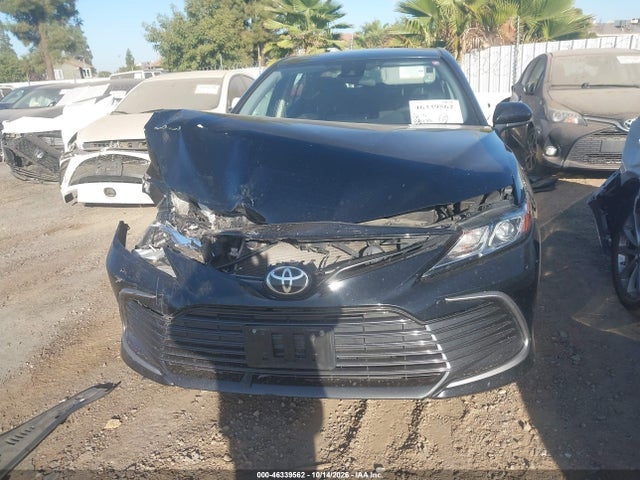 46339562 :رقم المزاد ، 4T1C11AK8NU634507 vin ، 2022 Toyota Camry Le مزاد بيع