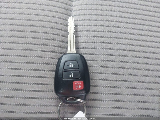 JTMRFREV6FJ026586 Toyota Rav4 Xle