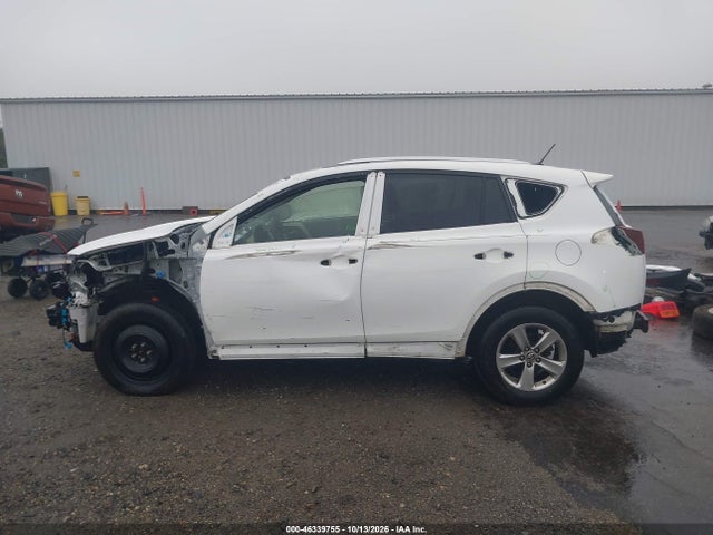 JTMRFREV6FJ026586 Toyota Rav4 Xle
