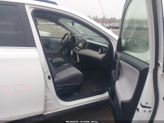 JTMRFREV6FJ026586 Toyota Rav4 Xle