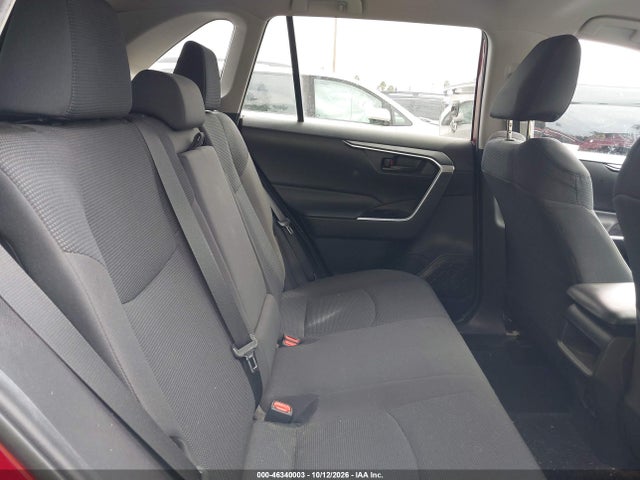 2T3K1RFV3KW049186 Toyota RAV4 LE