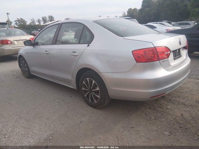 2011 Volkswagen Jetta 2.0l S მანქანა იყიდება აუქციონზე, vin: 3VW2K7AJ6BM061823, აუქციონის ნომერი: 46341507