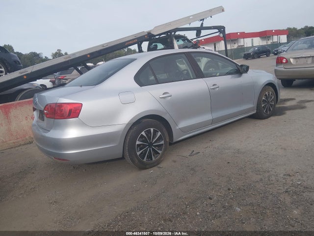 2011 Volkswagen Jetta 2.0l S მანქანა იყიდება აუქციონზე, vin: 3VW2K7AJ6BM061823, აუქციონის ნომერი: 46341507