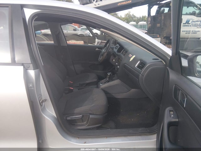 2011 Volkswagen Jetta 2.0l S მანქანა იყიდება აუქციონზე, vin: 3VW2K7AJ6BM061823, აუქციონის ნომერი: 46341507