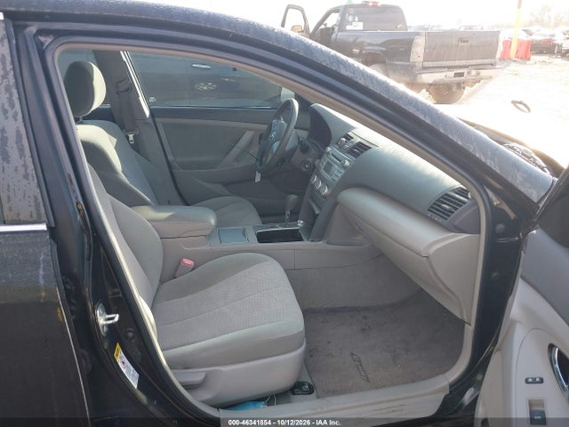 46341854 :رقم المزاد ، 4T4BF3EK3BR208728 vin ، 2011 Toyota Camry Le مزاد بيع