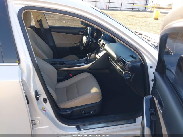 Lexus IS 300 2017 JTHCM1D29H5020859 Image 5