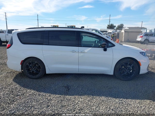 Chrysler Pacifica Limited 2025 2C4RC1GG3SR520340 Image 14