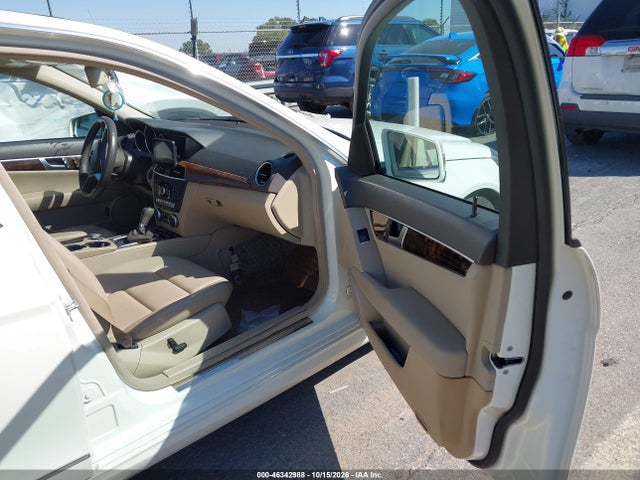 Продажа на аукционе авто 2012 Mercedes-benz C 300 Luxury 4matic/sport 4matic, vin: WDDGF8BB3CA618086, номер лота: 46342988