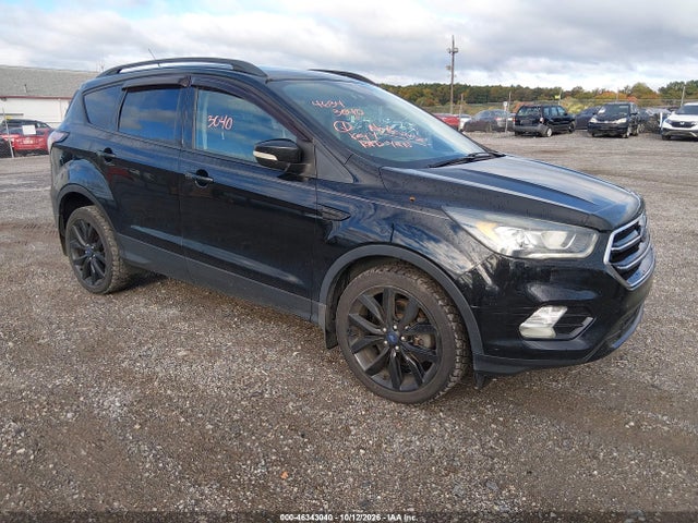 46343040 :رقم المزاد ، 1FMCU9J9XHUA57292 vin ، 2017 Ford Escape Titanium مزاد بيع