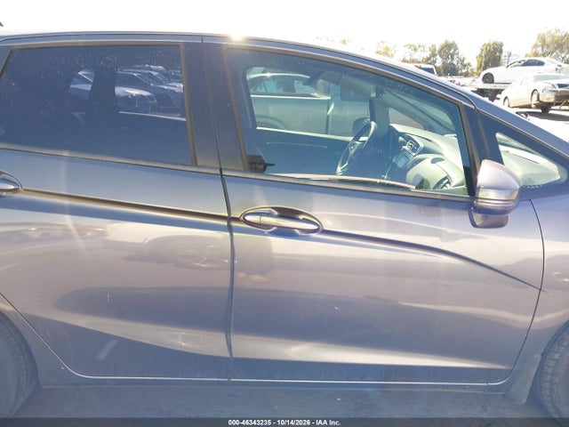 46343235 :رقم المزاد ، 3HGGK5G59HM714128 vin ، 2017 Honda Fit Lx مزاد بيع