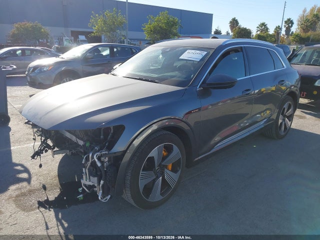 2019 Audi E-tron Premium Plus მანქანა იყიდება აუქციონზე, vin: WA1VAAGE6KB006090, აუქციონის ნომერი: 46343599
