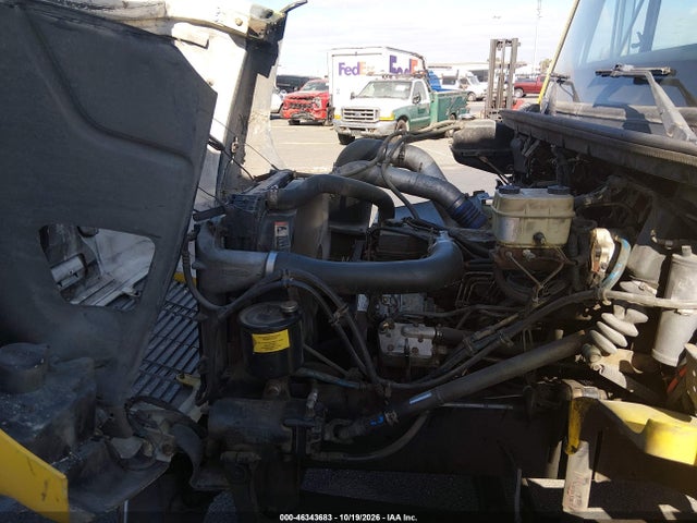 46343683 :رقم المزاد ، 1FV3GFBC4YHG19238 vin ، 2000 Freightliner Medium Conventional Fl60 مزاد بيع