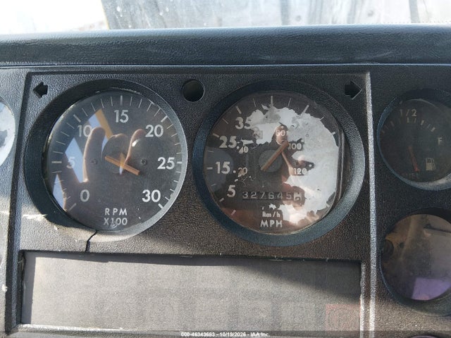 46343683 :رقم المزاد ، 1FV3GFBC4YHG19238 vin ، 2000 Freightliner Medium Conventional Fl60 مزاد بيع
