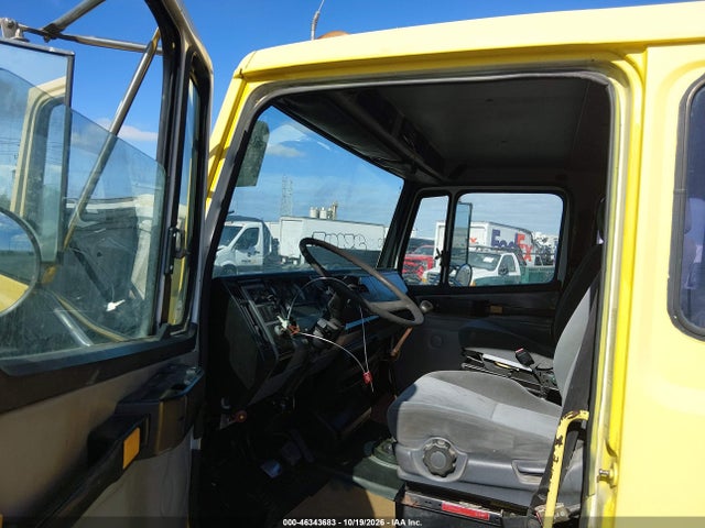 46343683 :رقم المزاد ، 1FV3GFBC4YHG19238 vin ، 2000 Freightliner Medium Conventional Fl60 مزاد بيع