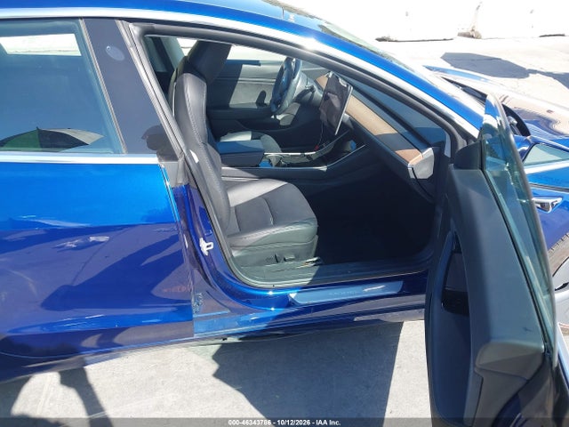 Продажа на аукционе авто 2018 Tesla Model 3 Long Range/mid Range, vin: 5YJ3E1EA3JF160706, номер лота: 46343786