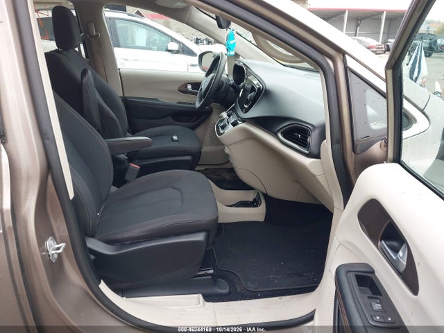 Продаж на аукціоні авто 2017 Chrysler Pacifica Touring, vin: 2C4RC1DG1HR592618, номер лоту: 46344169