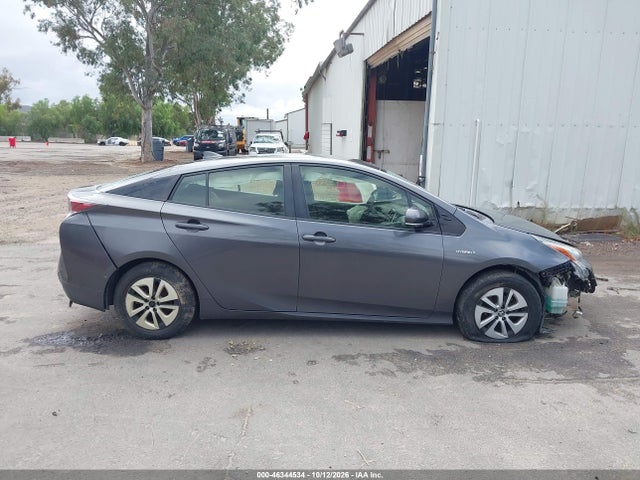 Toyota Prius Two 2018 JTDKBRFU5J3067307 Image 13