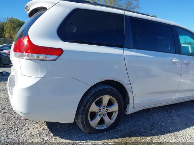 46344991 :رقم المزاد ، 5TDKK3DC7DS347465 vin ، 2013 Toyota Sienna Le V6 8 Passenger مزاد بيع