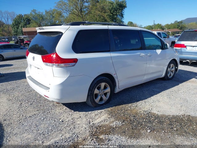 46344991 :رقم المزاد ، 5TDKK3DC7DS347465 vin ، 2013 Toyota Sienna Le V6 8 Passenger مزاد بيع