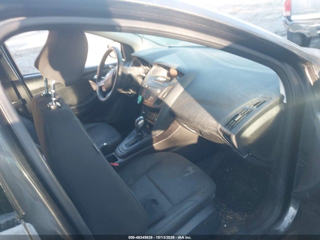 46345828 :رقم المزاد ، 1FADP3F28FL381553 vin ، 2015 Ford Focus Se مزاد بيع