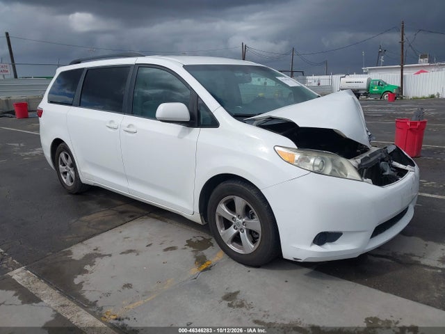 2015 Toyota Sienna Le 8 Passenger მანქანა იყიდება აუქციონზე, vin: 5TDKK3DC5FS654510, აუქციონის ნომერი: 46346283