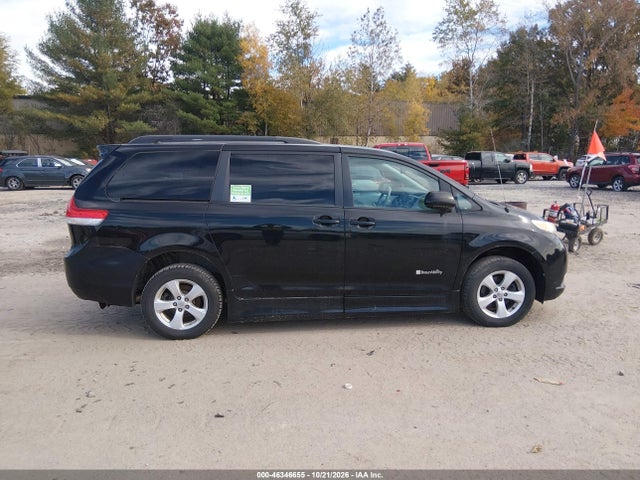 46346655 :رقم المزاد ، 5TDKK3DC8CS200988 vin ، 2012 Toyota Sienna مزاد بيع