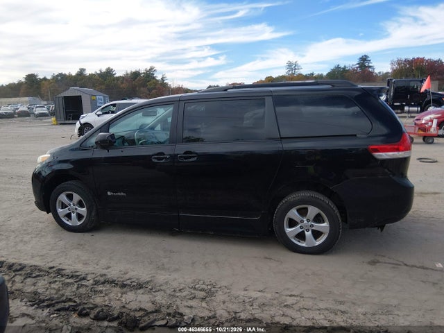 46346655 :رقم المزاد ، 5TDKK3DC8CS200988 vin ، 2012 Toyota Sienna مزاد بيع