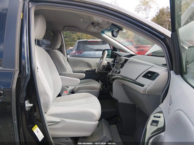 46346655 :رقم المزاد ، 5TDKK3DC8CS200988 vin ، 2012 Toyota Sienna مزاد بيع