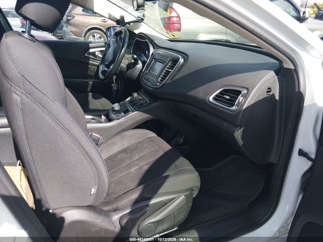 2015 Chrysler 200 Limited მანქანა იყიდება აუქციონზე, vin: 1C3CCCAB3FN714842, აუქციონის ნომერი: 46348051