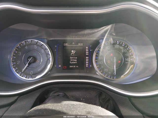2015 Chrysler 200 Limited მანქანა იყიდება აუქციონზე, vin: 1C3CCCAB3FN714842, აუქციონის ნომერი: 46348051