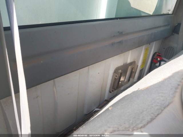 46349160 :رقم المزاد ، 1GBGC34R1WF028545 vin ، 1998 Chevrolet C3500 Chassis مزاد بيع