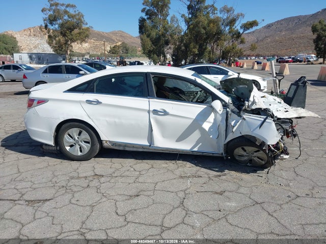 Hyundai SONATA HYBRID 2015 KMHEC4A40FA138870 Image 12