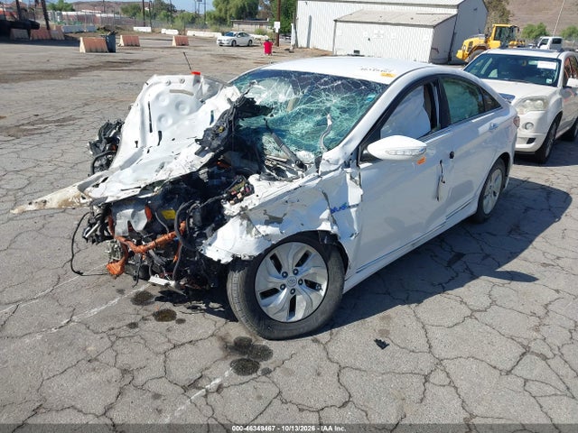 Hyundai SONATA HYBRID 2015 KMHEC4A40FA138870 Image 2