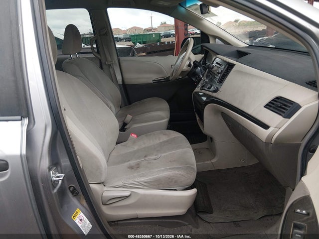 46350667 :رقم المزاد ، 5TDZK3DC5BS030487 vin ، 2011 Toyota Sienna Base V6 مزاد بيع