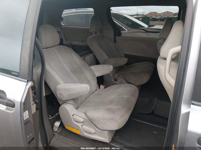 46350667 :رقم المزاد ، 5TDZK3DC5BS030487 vin ، 2011 Toyota Sienna Base V6 مزاد بيع